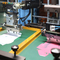 Ημι αυτόματη μηχανή εκτύπωσης οθόνης χρωμάτων 1-2 για τα ελαφρώς κωνικά προϊόντα μορφής